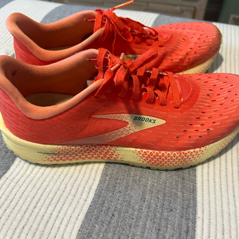 Brooks Hyperion Tempo women’s size 8